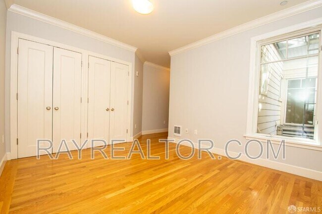 Building Photo - 939 Jackson St