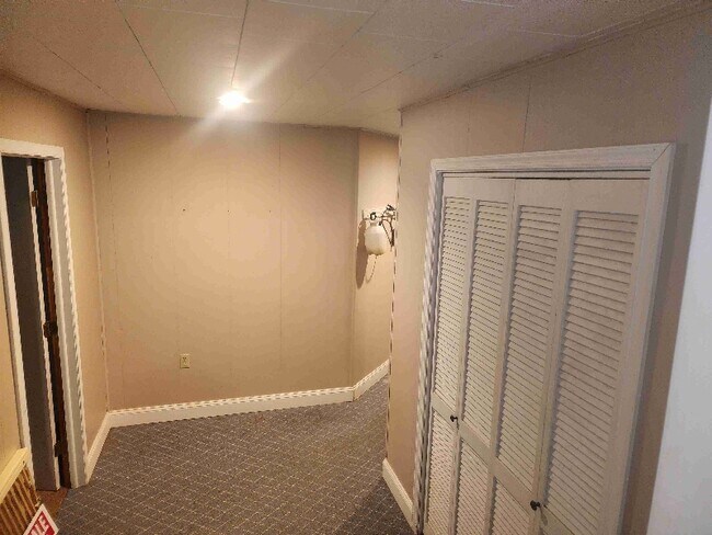 Building Photo - 344 W Meadow Valley Rd