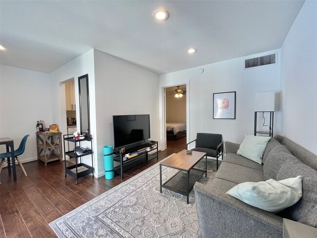 Building Photo - 412 Pacific St