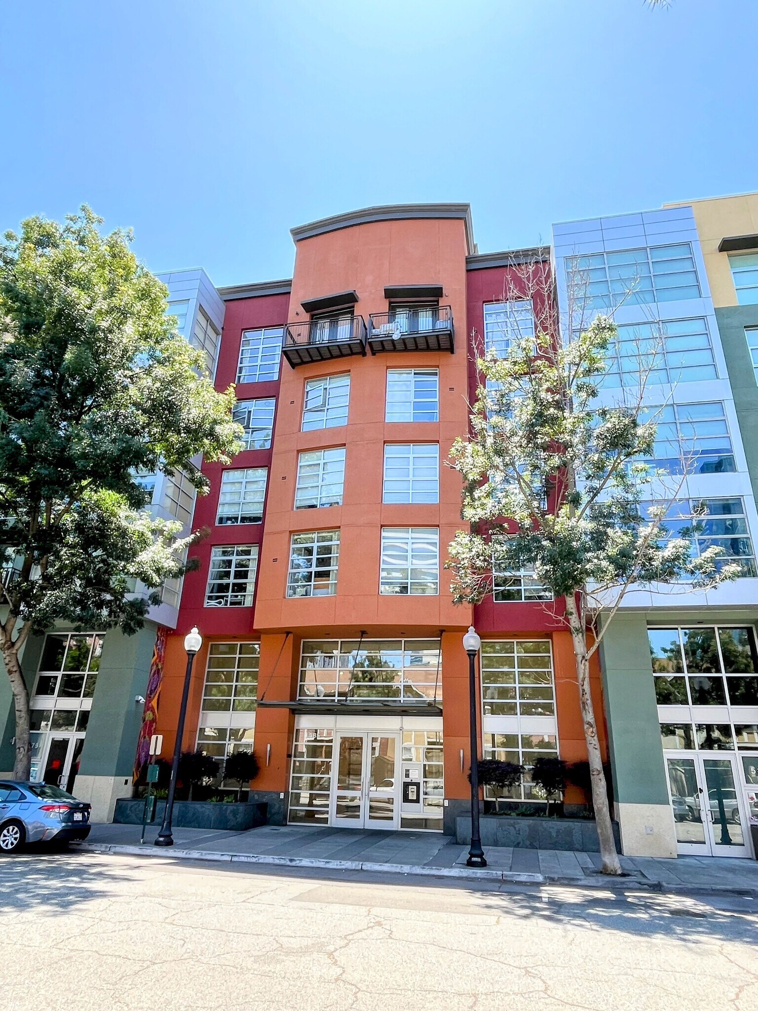 Building Photo - 585 9th St