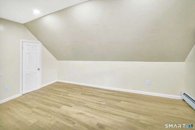 Building Photo - 27 Walnut Ave