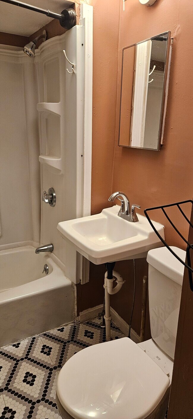 Building Photo - 96 Central St