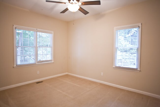 Building Photo - Spacious 3-Bedroom Ranch with Versatile Living Spaces and Modern Comforts