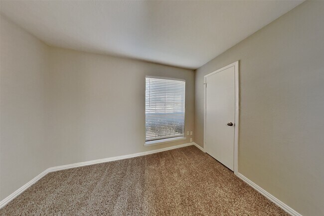 Building Photo - 5315 Derbyshire Dr