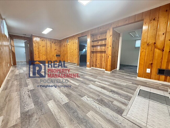 Building Photo - 1420/1422 E Elm St