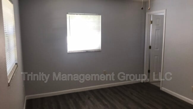 Building Photo - 2240 NE 39th St