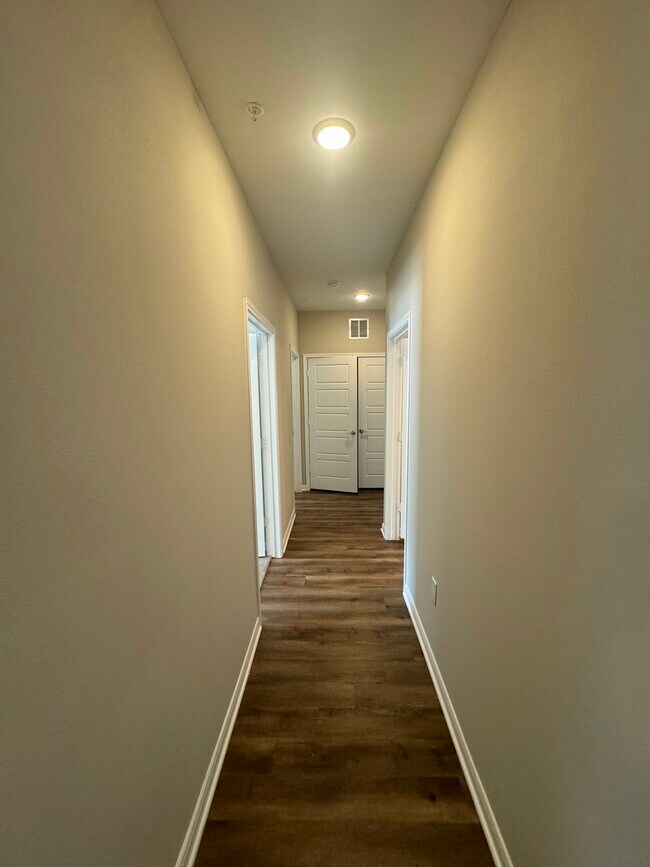 Building Photo - 430 Houston Ridge Dr