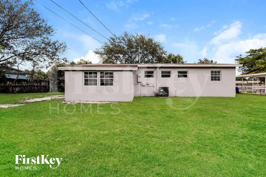 Building Photo - 1250 NE 207th Terrace