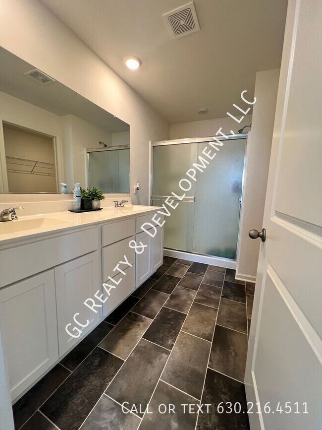 Building Photo - 3233 Lehman Crossing