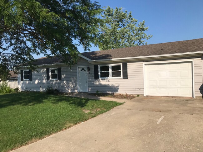 Primary Photo - 551 Norris Ct