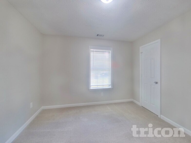 Building Photo - 170 Oak Hill Dr