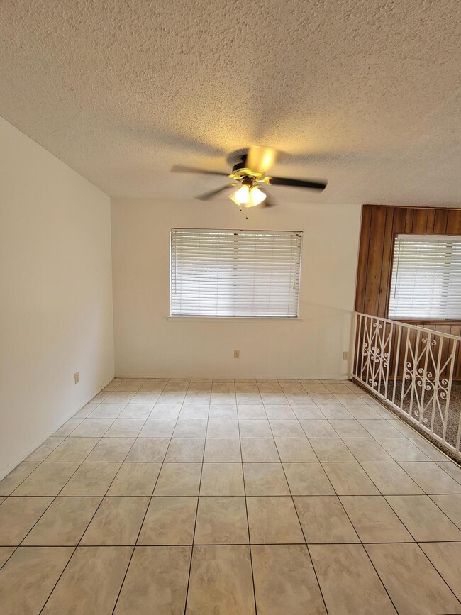 Building Photo - 7716 Iroquois Dr