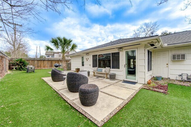 Building Photo - 3010 Conway St