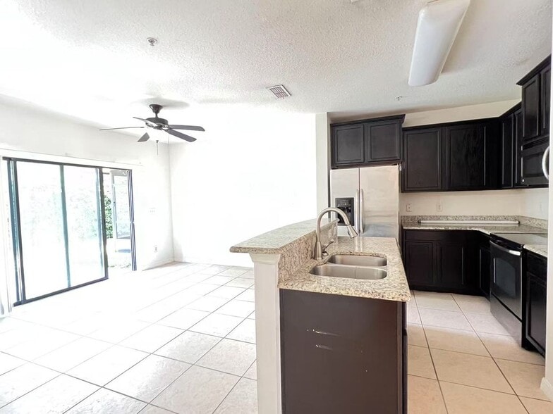 Building Photo - 1651 Smokey Oak Way