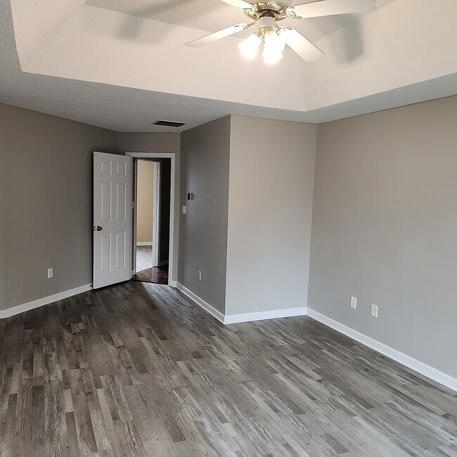 Building Photo - 807 Andora Way SW