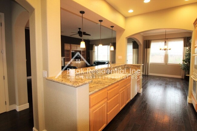 Building Photo - Very Nice 3bd/2ba With Bonus Room Elk Grove House with 2 Car Garage!