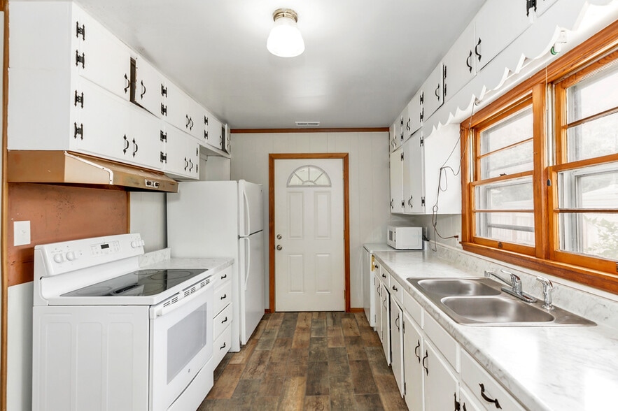 Building Photo - 3912 Hillcrest Ct SW