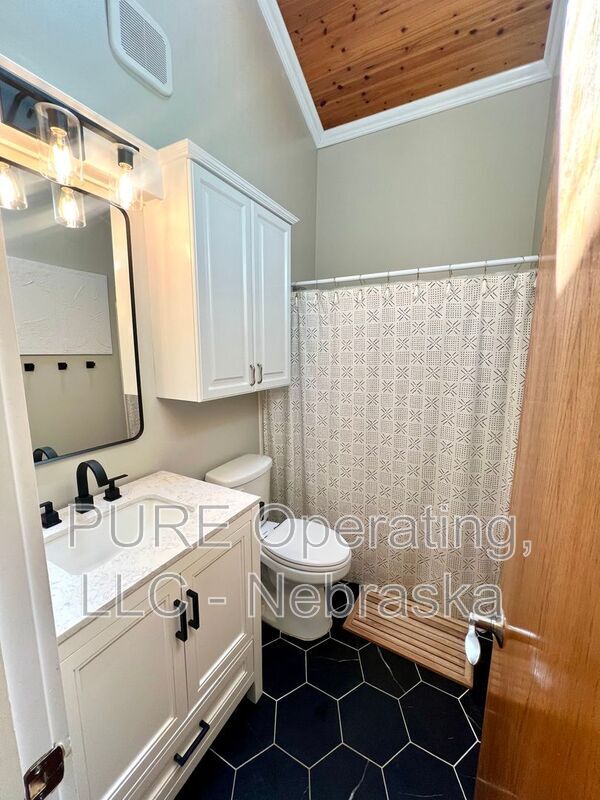 Building Photo - 8108 S 152nd Ave