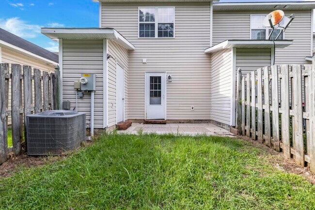 Building Photo - 402 Meadowbrook Ln