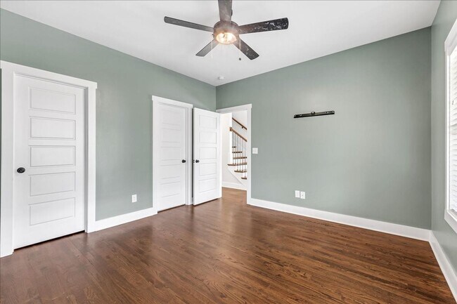Building Photo - Columbia Avenue Condo