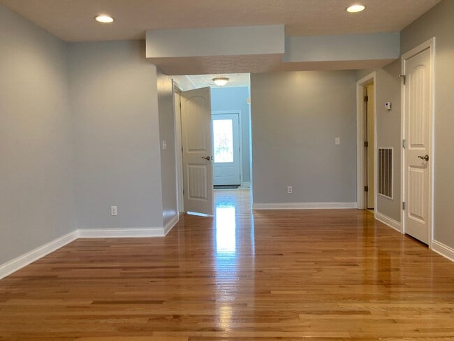 Building Photo - 141 Twin Lakes Dr