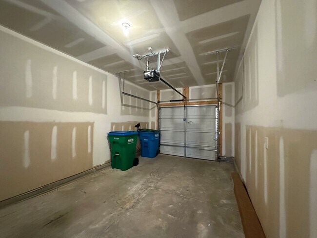 Building Photo - HARRISBURG TOWNHOME