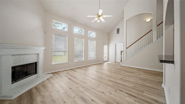 Building Photo - 9219 E Lakeside Dr