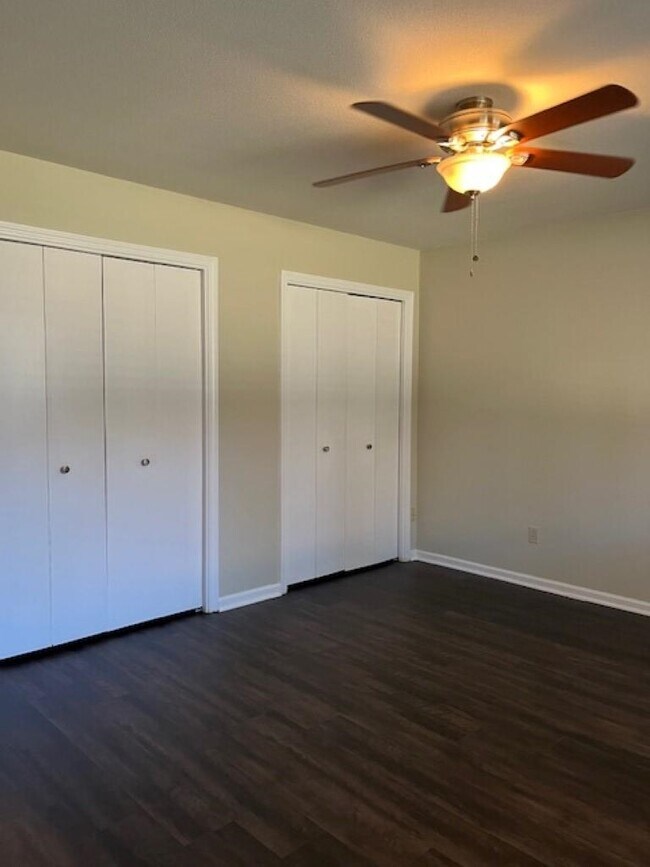 Building Photo - 4400 Poplar Ave