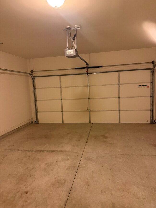 Building Photo - 2667 Willow Fld Xing