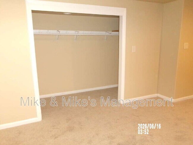 Building Photo - 18620 Midland Pl