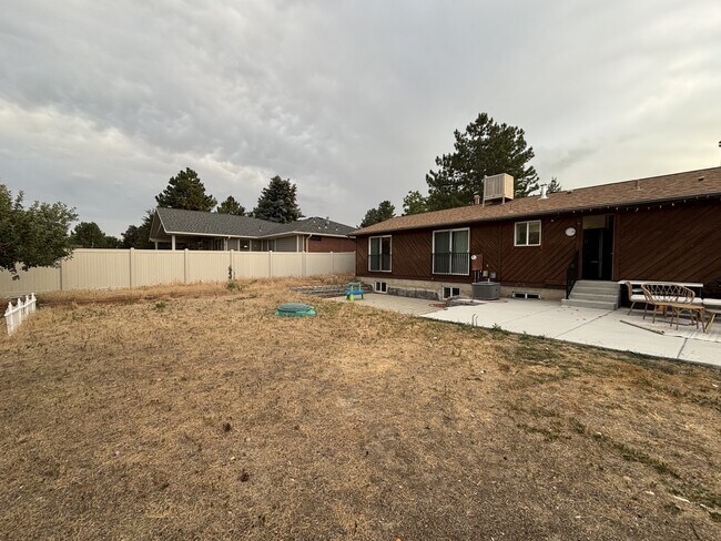 Building Photo - 11299 Woodhill Dr