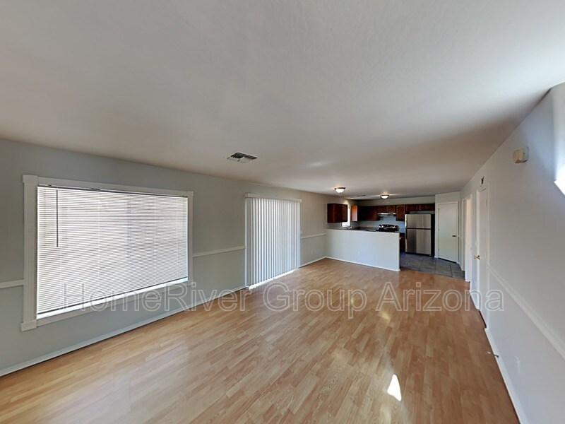Building Photo - 12422 W Valentine Ave