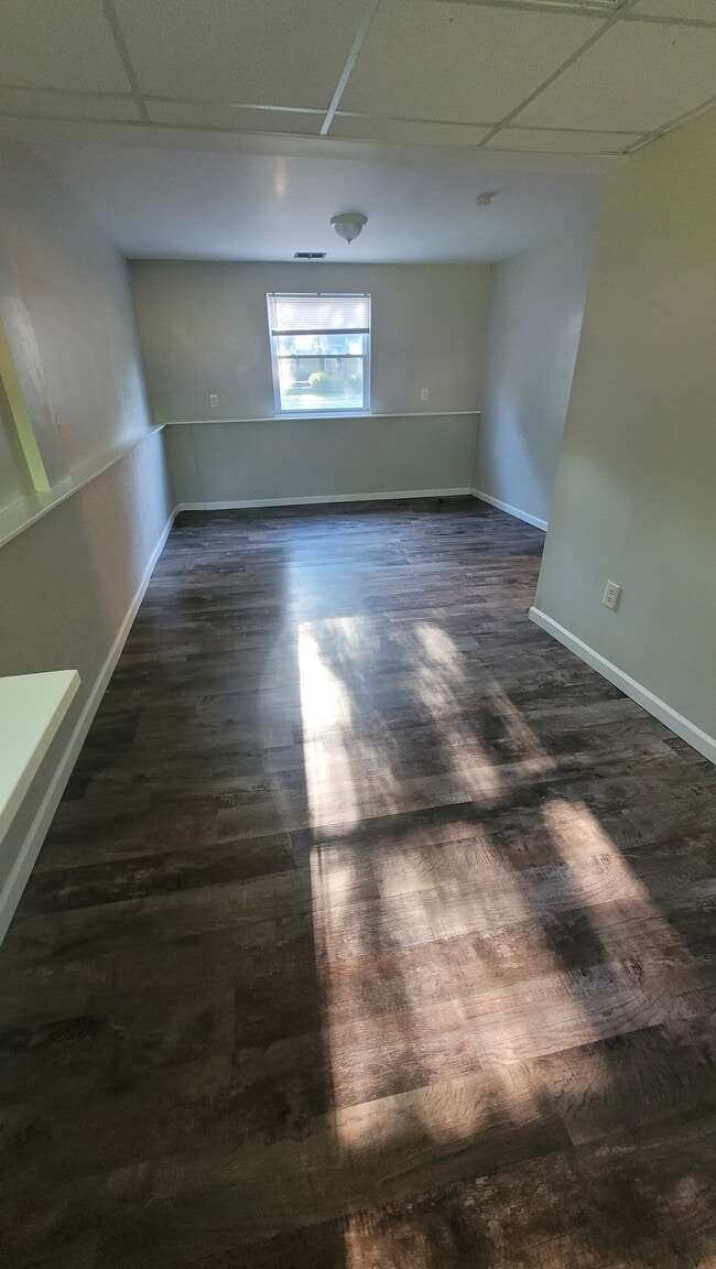 Building Photo - 2184 Hemlock Dr