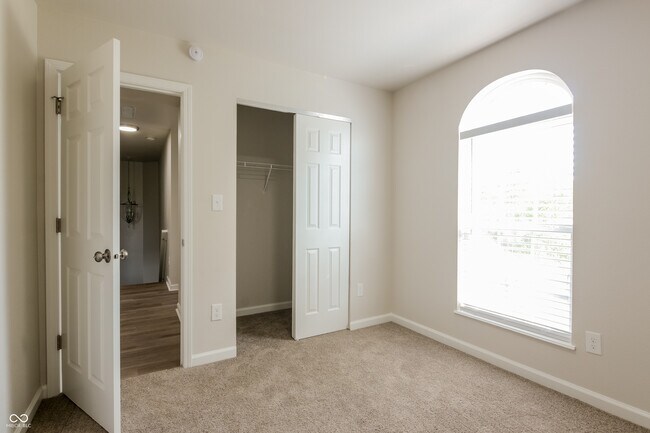 Building Photo - 6412 Pemboke Ct
