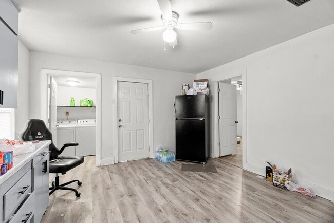 Building Photo - 1322 N Lincoln Ave