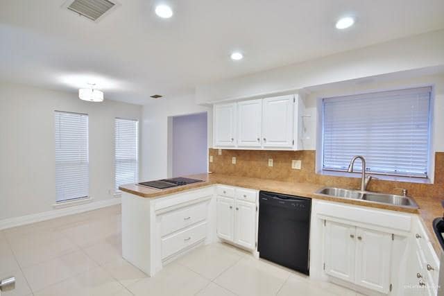 Building Photo - 25 Xanthisma Ave