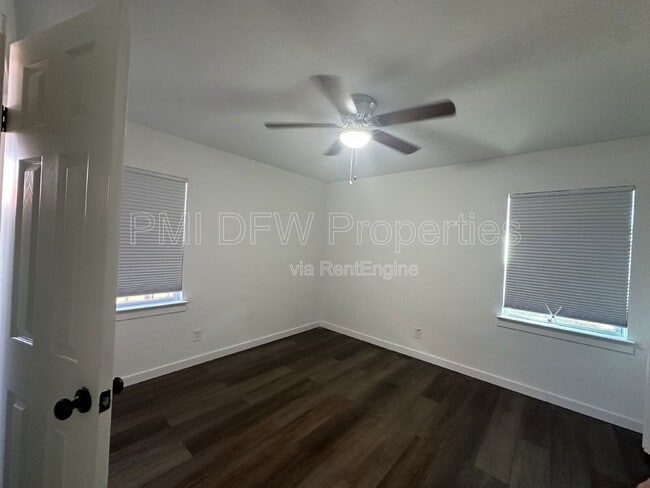 Building Photo - 3304 Mayhew Dr