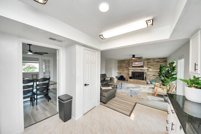 Building Photo - 1902 Kings Arms Way