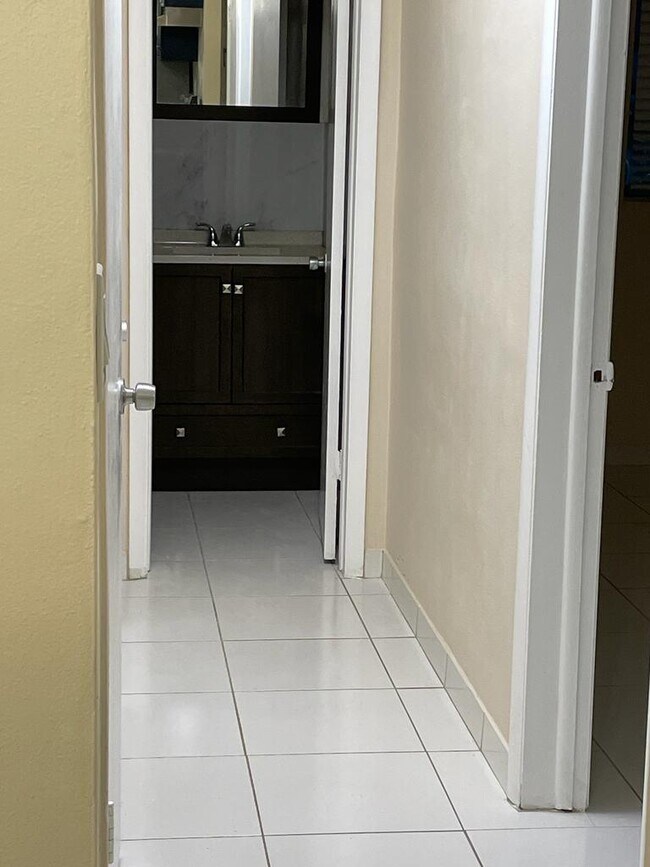 Building Photo - 2005 Jefferson St