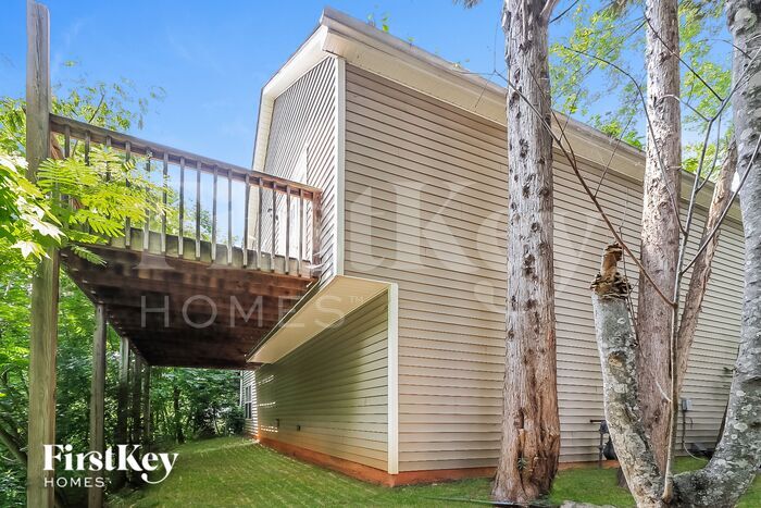 Building Photo - 721 Peteywood Dr