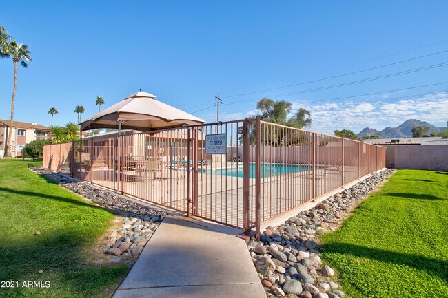 Building Photo - 7550 N 12th St