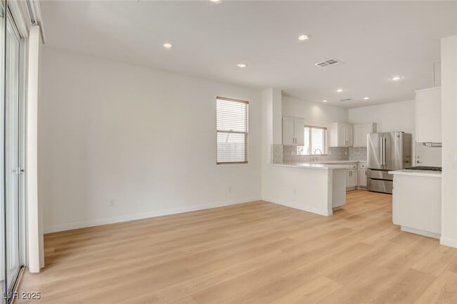 Building Photo - 10808 Wallflower Ave