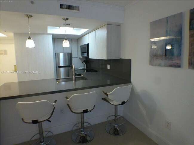 Building Photo - 2951 S Bayshore Dr