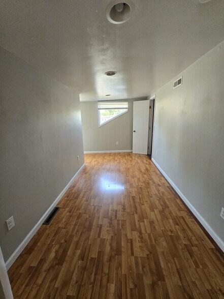 Building Photo - 58 Spruce St