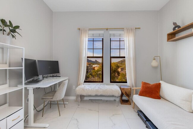 Building Photo - 7291 N Scottsdale Rd