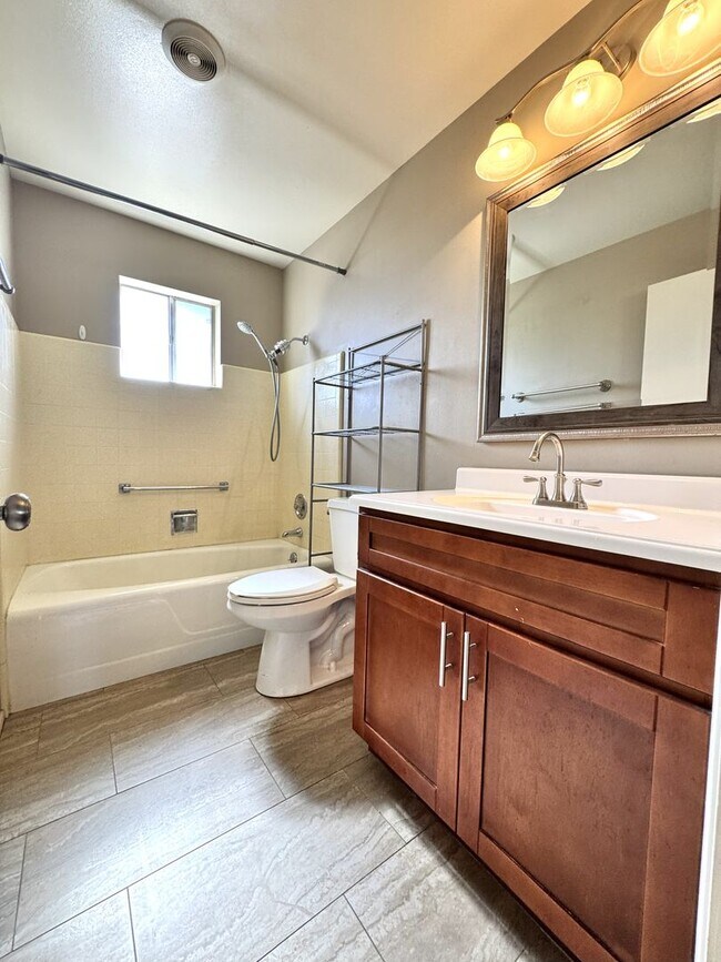 Building Photo - BEAUTIFUL 2 BEDROOM IN DREAMLAND VILLAS 55...