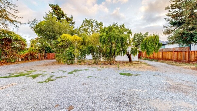 Building Photo - Bright & Clean Single Level FIVE bedroom i...