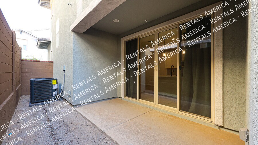 Building Photo - 2858 N Evergreen St