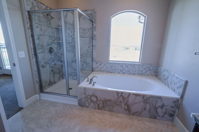 Building Photo - Italian Villages | 3- Bedroom Townhome
