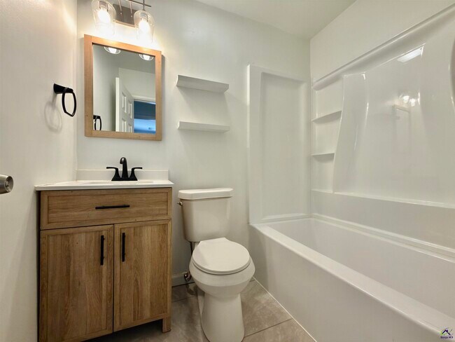 Building Photo - 214 Meadowridge Dr